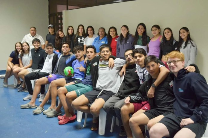 Charla de motivación de lujo para la selección de natación de los Bolivarianos de la Juventud