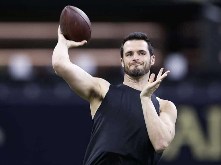 Derek Carr #4 of the New Orleans Saints warms-up prior to a game against the Chicago Bears at Caesars Superdome on November 05, 2023 in New Orleans, Louisiana.