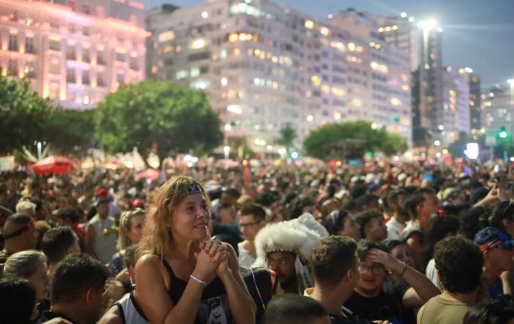Diplo agita show de abertura de Madonna em Copacabana com remixes de sucessos do pop