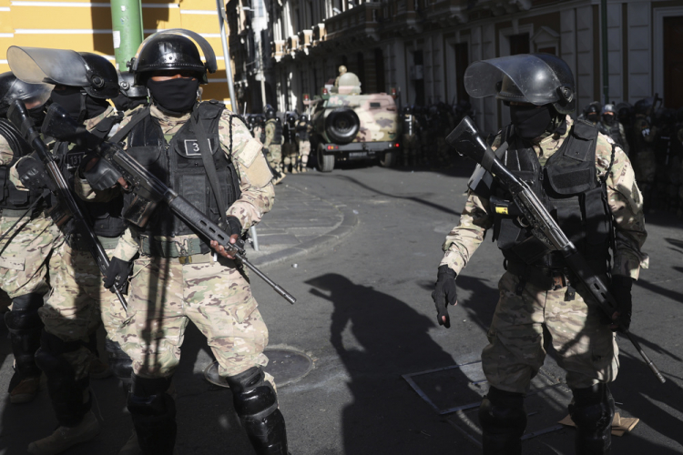 Bolívia determina prisão preventiva contra três militares por golpe fracassado; detidos sobem para 21