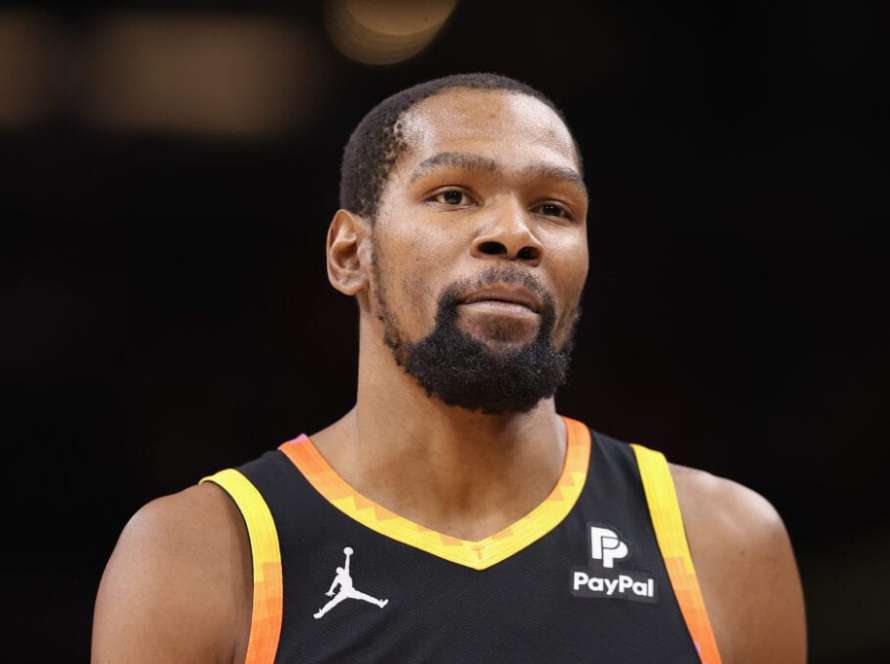 PHOENIX, ARIZONA - JANUARY 16: Kevin Durant #35 of the Phoenix Suns during the first half of the NBA game at Footprint Center on January 16, 2024 in Phoenix, Arizona. NOTE TO USER: User expressly acknowledges and agrees that, by downloading and or using this photograph, User is consenting to the terms and conditions of the Getty Images License Agreement.