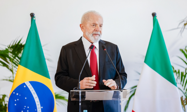 Lula afirma ser contra o aborto, mas chama projeto de lei de ‘insanidade’