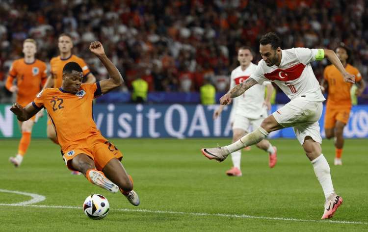 Holanda vira contra a Turquia e conquista última vaga das semis da Eurocopa