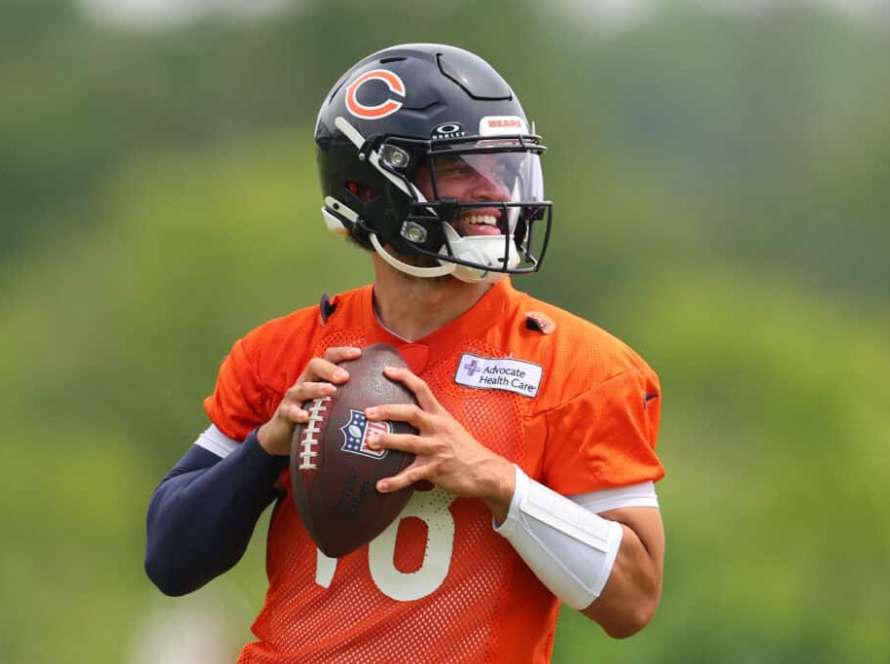 LAKE FOREST, ILLINOIS - JUNE 04: Caleb Williams #18 of the Chicago Bears throws a pass during Chicago Bears Minicamp at Halas Hall on June 04, 2024 in Lake Forest, Illinois.