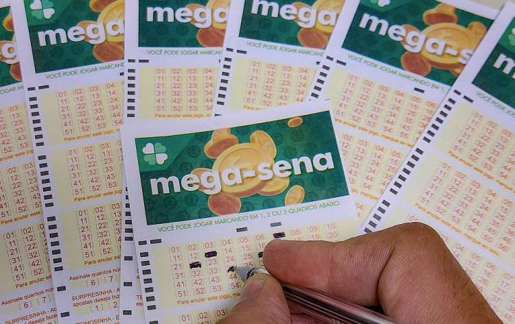 Mega-Sena: nenhum apostador acerta dezenas e prêmio acumula em R$ 72 milhões
