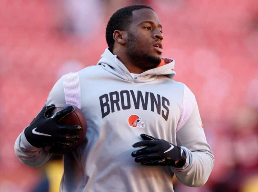 Nick Chubb #24 of the Cleveland Browns warms up before playing against the Washington Commanders at FedExField on January 01, 2023 in Landover, Maryland.
