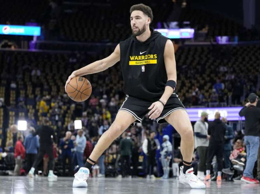Klay Thompson #11 of the Golden State Warriors warms up prior to the start of the game against the Memphis Grizzlies at Chase Center on December 25, 2022 in San Francisco, California. NOTE TO USER: User expressly acknowledges and agrees that, by downloading and or using this photograph, User is consenting to the terms and conditions of the Getty Images License Agreement.